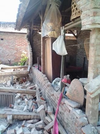 Kerusakan Bangunan di Desa Banjarasem Dikarenakan Efek dari Gempa Dengan Kekuatan 5,1 SR